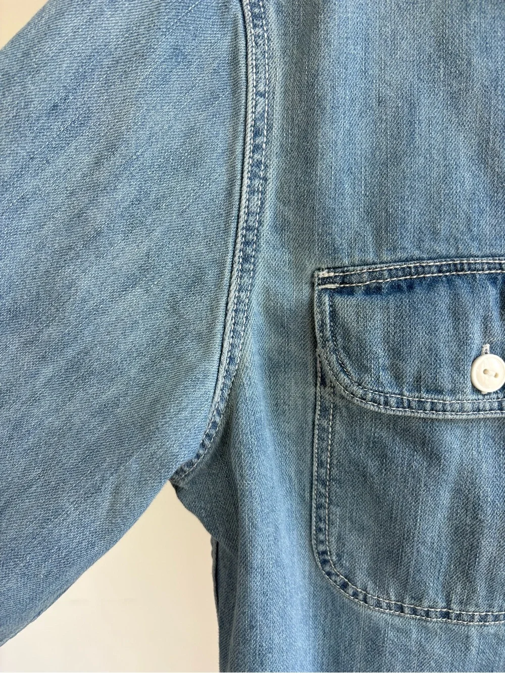 Crew Men’s Medium Chambray Denim Button Front Shirt Casual Classic Western - Picture 2 of 12